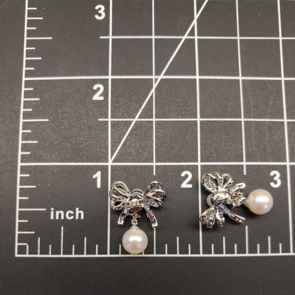 RARE! Vera Wang Love 14k White Gold FW Pearl Sapphire Diamond Bow Earrings - Picture 3 of 5